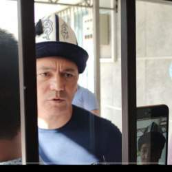 Видео с Омурбеком Бабановым в спортзале распространяют в сети. Это не СИЗО