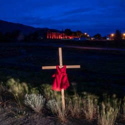 СҮРӨТ - Мектептин багынан жүздөгөн баланын сөөгү коюлган мүрзө табылды