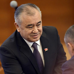 Сот Текебаевдин мандатын кайтарып берүү талабын канааттандырган жок