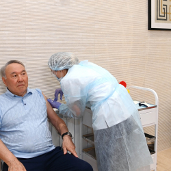 Нурсултан Назарбаев эмдөөдөн өттү