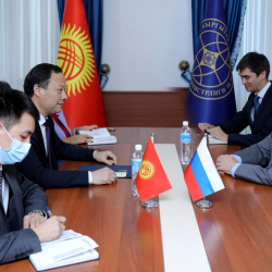 Руслан Казакбаев Россиянын элчиси Николай Удовиченкону кабыл алды