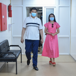 СҮРӨТ - Улукбек Марипов жубайы экөө вакцина алышты