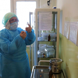 СҮРӨТ - Медиктер милдеттүү түрдө коронавируска каршы эмдөөдөн өтүшү керек деген буйрук чыкты