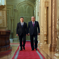 ВИДЕО - Рахмон резиденциясында Жапаровду кандай салтанат менен тосуп алды