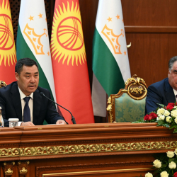 «У нас хватит мудрости разрешить эту ситуацию». Жапаров и Рахмон обсудили инцидент на границе