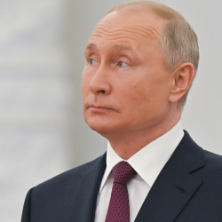 Владимир Путин: Британия эсминеци Үчүнчү дүйнөлүк согушка себеп боло алмак эмес