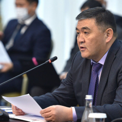 Камчыбек Ташиевдин шайы: Акылбек Жапаровду “кустурабы”, же кетенчиктейби?