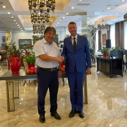 Садык Шер-Нияз Францияда кимге жолуккан?