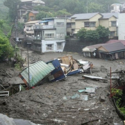ВИДЕО - Японияда жер көчкөн ирмем видеого түшүп калган. 20дай киши изделүүдө