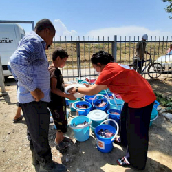 Чек арадан жабыркаган аялдарга 3 миң медициналык топтомдор берилди