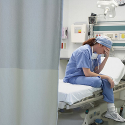 COVID ортолоп калды. Түштөн кийин келген вакцинанын кимге кереги бар?