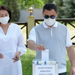 У охранника Садыра Жапарова выявили COVID — президент на изоляции