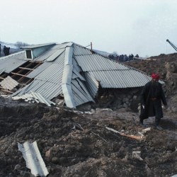 Тажикстанда жер титирөөдөн беш киши каза болду