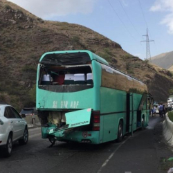 Балдарды лагерден алып келе жаткан 3 автобус кырсыкка кабылды