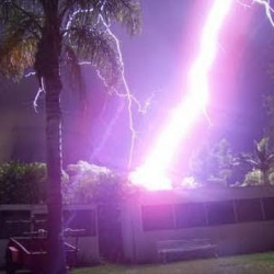 СҮРӨТ - Селфи жасап жатып чагылгандын курмандыгы болушту