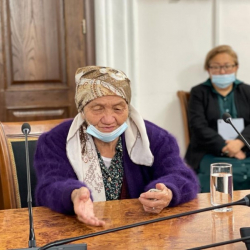 ФОТО - И.о. мэра столицы Бактыбек Кудайбергенов оказал помощь 91-летней горожанке