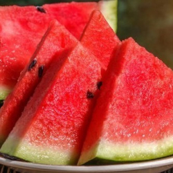 Кому запрещено есть арбуз, рассказала врач