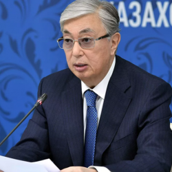 Токаев заявил, что казахстанцев не будут принуждать вакцинироваться