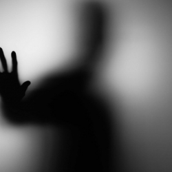 СҮРӨТ - 24 жаштагы кызды зордуктап, өлтүргөн кылмышкер жүзүн өзгөртүп изин жашырган