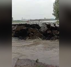 ВИДЕО — В Индии из-под воды поднялась земля