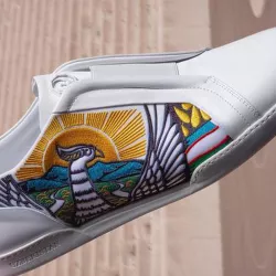 Минюст РУз назвал «неуважением» коллекцию обуви итальянского дизайнера с изображением герба Узбекистана