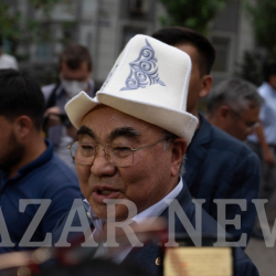 Шамурза Бөрүкулов: «Акаевдин кечирим сурай турган түрү жок. Кечирим сурабаса эмнени кечирмек элеңер, байкуштар»