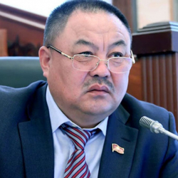 Депутат Талант Узакбаев Кумтөр иши боюнча күнөөлүү деп табылды. Камакта калабы?