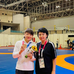 “Машыктыруучулардын ордуна аткаминерлер”. Токиого барган чиновниктер талкууга калды