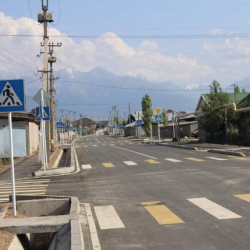 ФОТОРЕПОРТАЖ - Бишкекте 32 көчө оңдолуп жатат