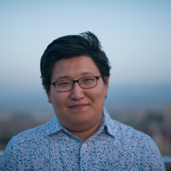 Улам шалтуруктар келип жатышса, Атай Садыбакасов шаарды түтөтө берет да...