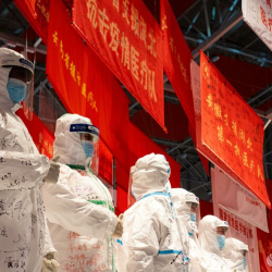 Кытай тургундарды жапырт текшерүүгө алды