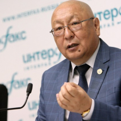 Эмильбек Каптагаев: Акаев прилетел, даже не извинился перед народом, а просто плюнул всем в лицо