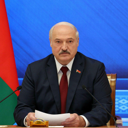 Лукашенко жакында президенттик кызматтан кетерин айтты