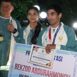 ВИДЕО - В Ташкенте победителям Олимпиады в Токио вручили автомобили, квартиры и денежные призы
