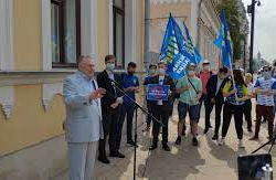 Лидер ЛДПР Жириновский организовал митинг у посольства Кыргызстана в Москве