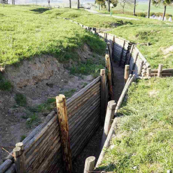 ВИДЕО - Баткенде тажиктер окоп казып жатат