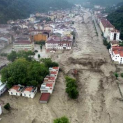 ВИДЕО - Түркияда суу ташкындап, топон суу жолундагынын баарын агызууда