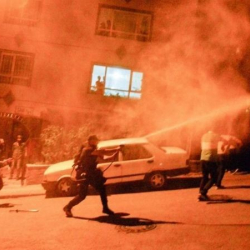 ВИДЕО - В Анкаре местные жители напали на беженцев из Сирии