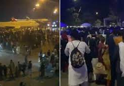 ВИДЕО - Беспорядки в аэропорту Кабула. Военные открыли стрельбу в воздух чтобы остановить толпу