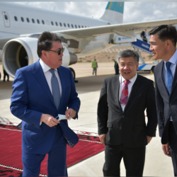 Кыргызстанга Казакстандын премьер-министри Аскар Мамин келди