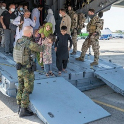 Самолет Uzbekistan Airways доставил в Германию эвакуированных из Афганистана