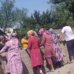 ВИДЕО - БИМ Сузакта мектептин курулушуна катышкан мугалимдер боюнча комментарий берди