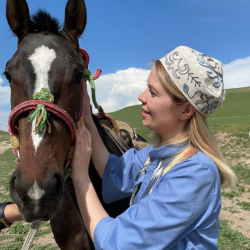 ВИДЕО - Кыргызстанды кыдырган россиялык блогер кубанычтан жашып...