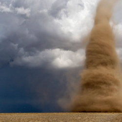 ВИДЕО - В регионах Узбекистана прошли пылевые вихри