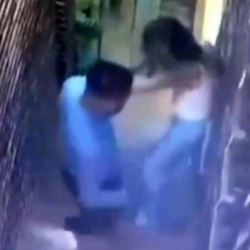 ВИДЕО - Көңүл ачуучу жайда аял кишини урган адам: Окуянын жаңы жагдайлары