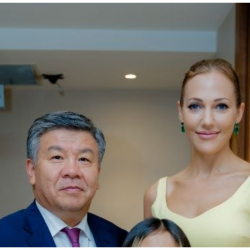 Алмамбет Шыкмаматов Мерием Үзерлинин колун сурады