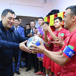 СҮРӨТ - Мыкты оюн көрсөттүңөр! Жапаров футболчуларды куттуктады