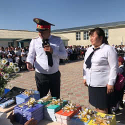 Канат Джумагазиев: Примите самые искренние поздравления от сотрудников Иссык-Кульской милиции и от меня лично с началом нового учебного года
