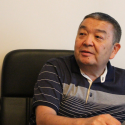 Нарынбек Молобаев: «Орусия Кыргызстанды колунан чыгаргысы келбейт»