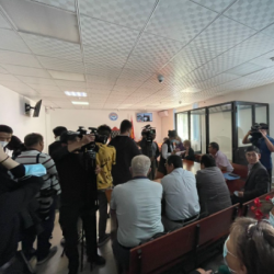 ВИДЕО - Атамбаевдин сот отурумуна келгендер залга батпай калды